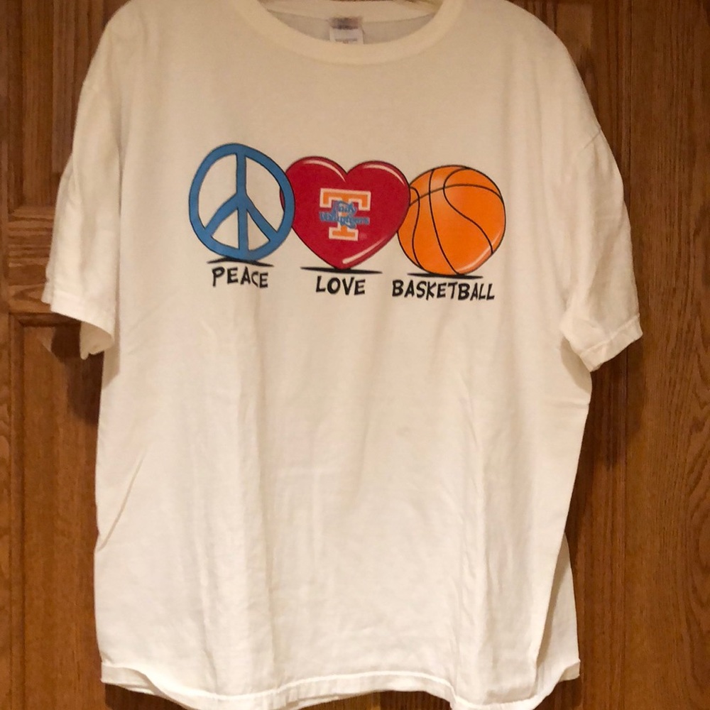 University of Tennessee LadyVols Peace ☮️ Love ❤️ Basketball 🏀 T-shirt
